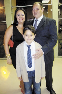 Na Câmara Municipal (2): Papai Giovani Arantes, mamãe Janieire e Giovani Filho